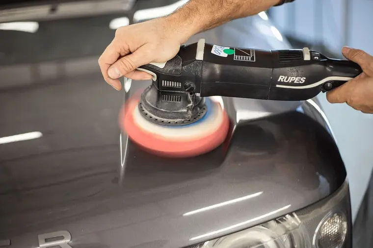 How-To-Polish-Your-Car-1 - Gleamers Cleaning